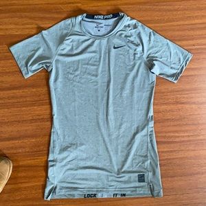 Men’s Nike Large Compression shirt Gray